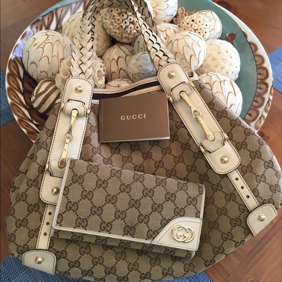 Gucci Handbags - 💯 AUTHENTIC Gucci Bag